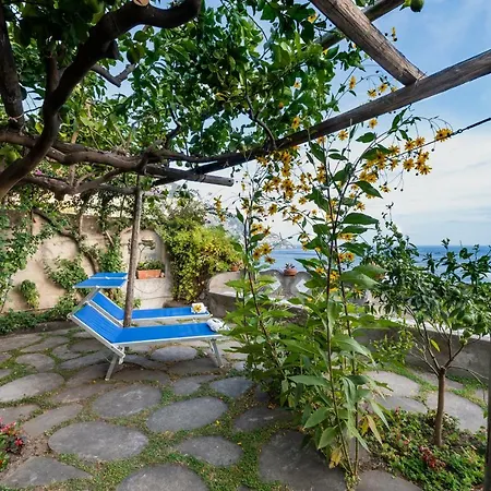Дом отдыха Casa Claudius - Sea View, Peaceful Outdoor Private Garden